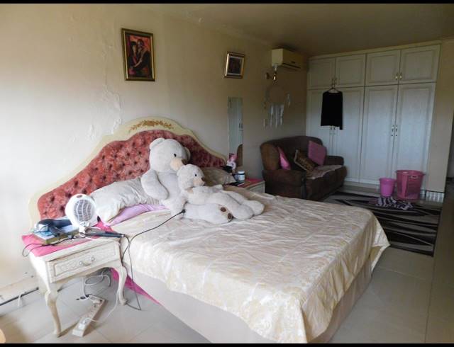5 BEDROOM HOUSE FOR SALE IN UMHLATUZANA